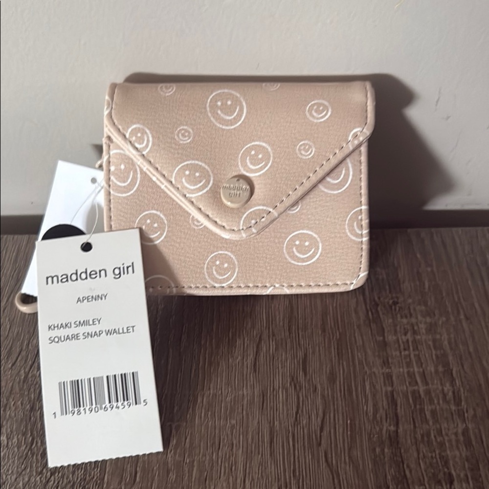 Madden Girl Beige Smiley Face Wallet